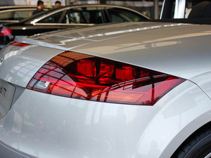 20112.0TFSI Roadster ^