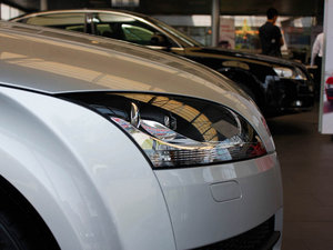 20112.0TFSI Roadster (x)(ji)^