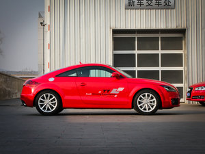 2011款2.0TFSI Coupe 整体外观