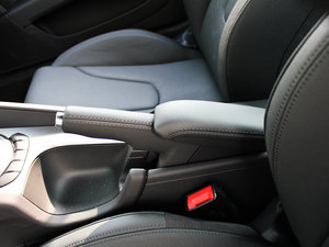 2011款2.0TFSI Coupe 驻车制动器