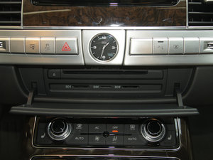 2011款3.0TFSI 尊贵型(245kW) 中控区