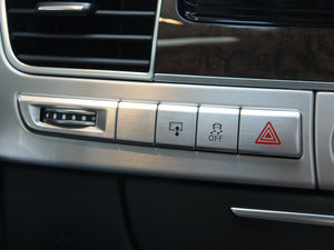 2011款3.0TFSI 尊贵型(245kW) 中控区