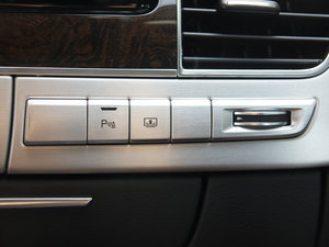 2011款3.0TFSI 尊贵型(245kW) 中控区