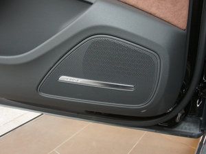 2011款3.0TFSI 尊贵型(245kW) 空间座椅