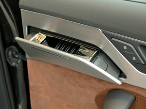 2011款3.0TFSI 尊贵型(245kW) 空间座椅