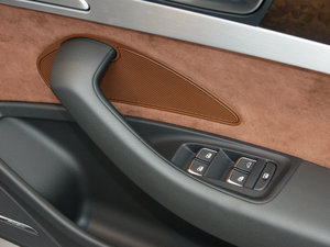 2011款3.0TFSI 尊贵型(245kW) 空间座椅
