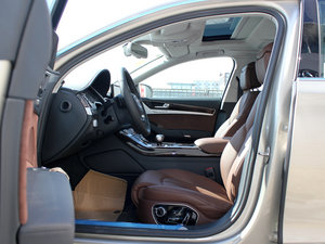 2011款3.0TFSI 尊贵型(245kW) 前排空间