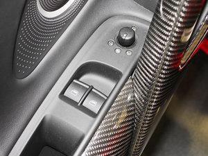 2011款Spyder 5.2 FSI 敞篷版 主驾车窗控制区	