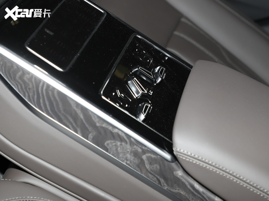 2025WA8 A8L 45 TFSI quattro A