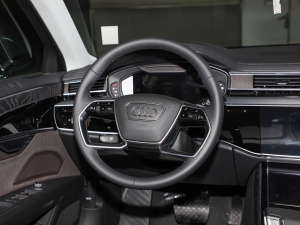 2025��A(y��)8L 45 TFSI quattro ���A�� �п؅^(q��)