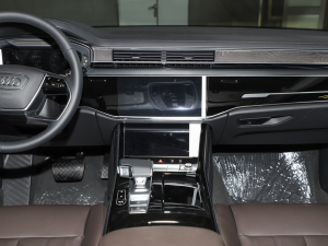 2025��A(y��)8L 45 TFSI quattro ���A�� �п؅^(q��)