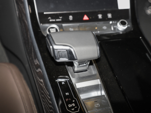 2025��A(y��)8L 45 TFSI quattro ���A�� �п؅^(q��)