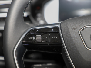 2025��A(y��)8L 45 TFSI quattro ���A�� �п؅^(q��)