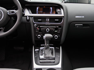 2012款2.0TFSI Sportback quattro 中控台