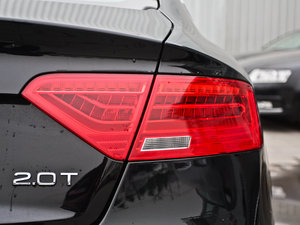 2012款2.0TFSI Sportback quattro 尾灯