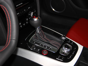 20123.0TFSI quattro Sportback п؅^