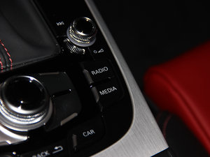 20123.0TFSI quattro Sportback п؅^