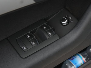 2012款Sportback 1.4T 技术版 主驾车窗控制区	