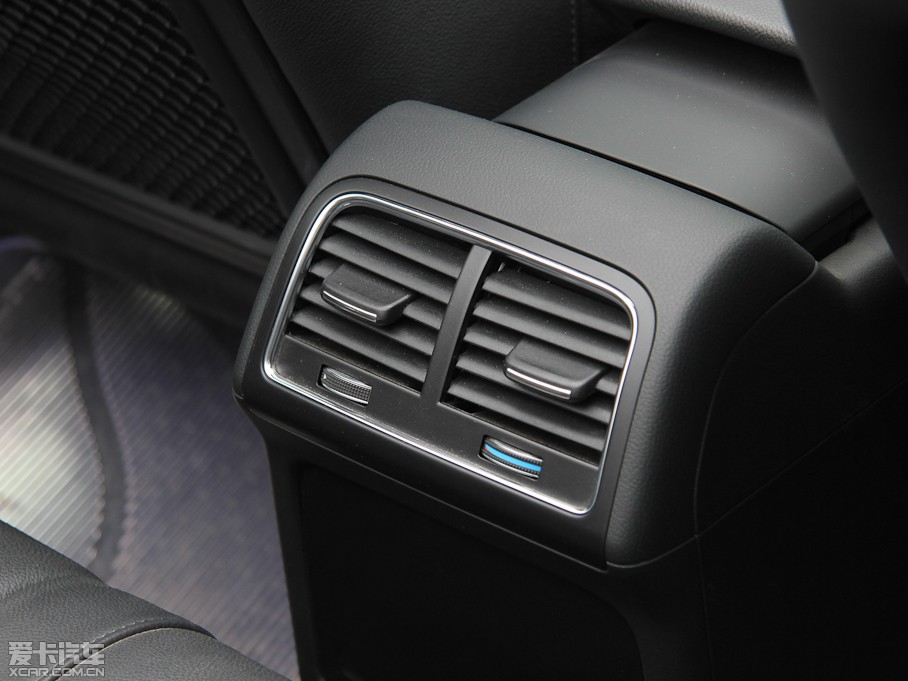 2012��?yu��n)W��A5 Cabriolet 2.0TFSI Cabriolet