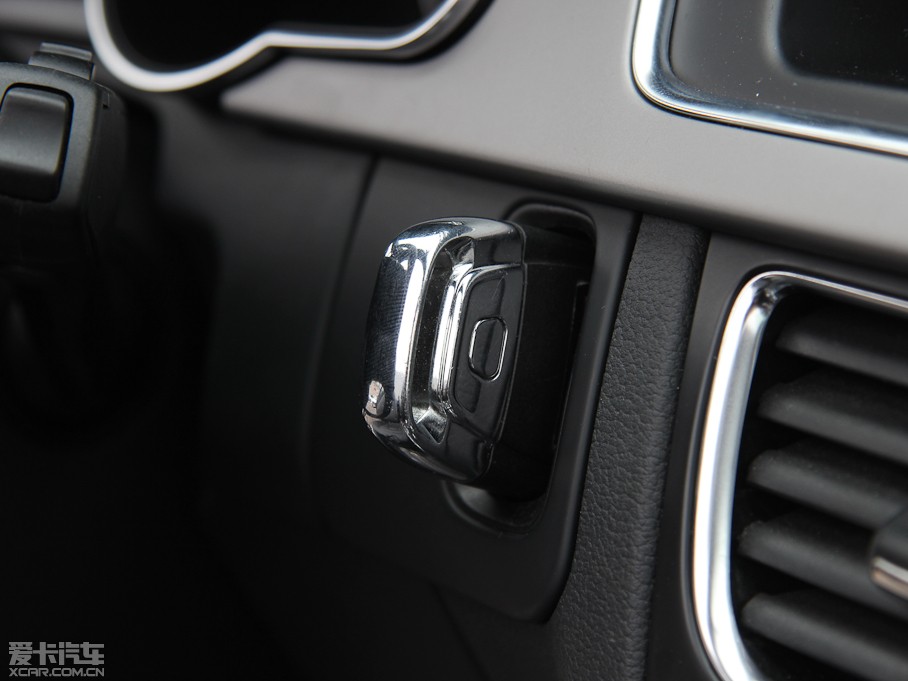 2012��?yu��n)W��A5 Cabriolet 2.0TFSI Cabriolet