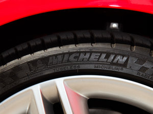 20123.0TFSI quattro Cabriolet ݆̥Ʒ