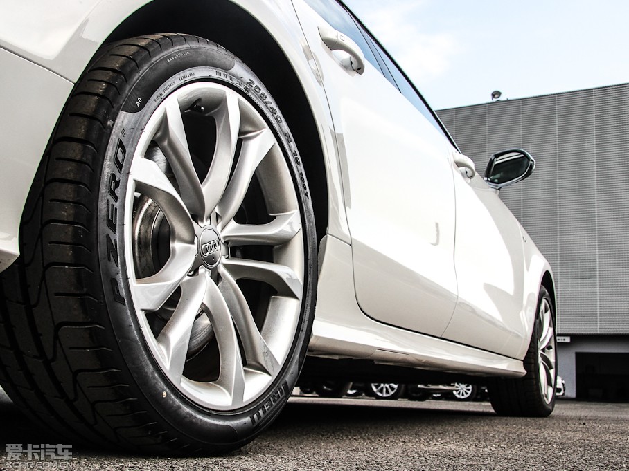 2013?yun)WS7 4.0T TFSI quattro