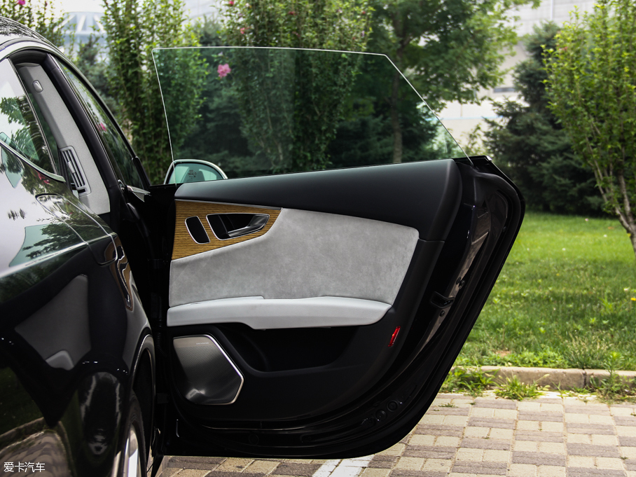 2013WS7 4.0T TFSI quattro