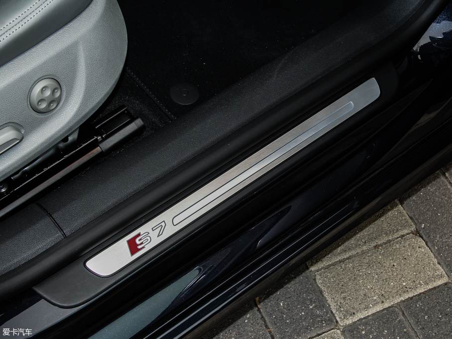 2013WS7 4.0T TFSI quattro