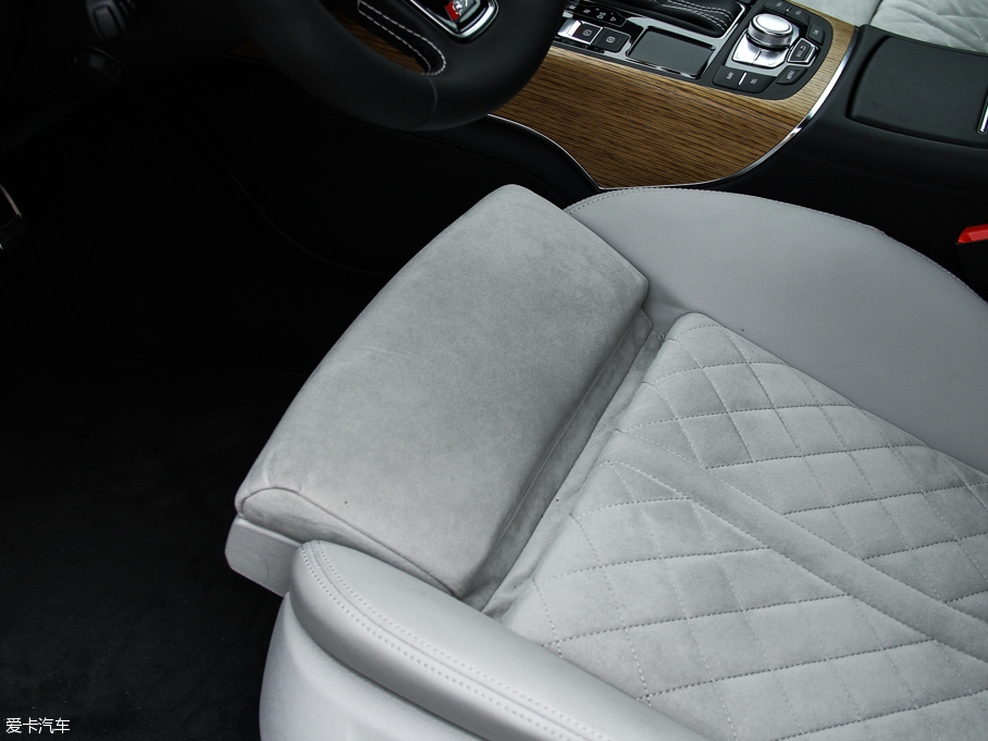 2013?yun)WS7 4.0T TFSI quattro