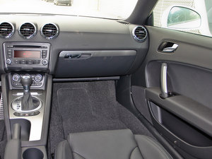 2013款45 TFSI 白色经典版 空间座椅