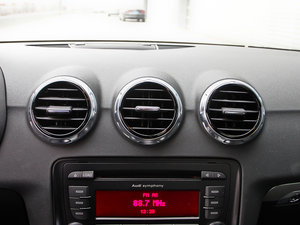 2013款45 TFSI 白色经典版 空调出风口