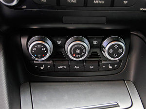 2013款45 TFSI 白色经典版 空调调节