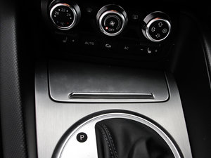 2013款45 TFSI 白色经典版 中控区