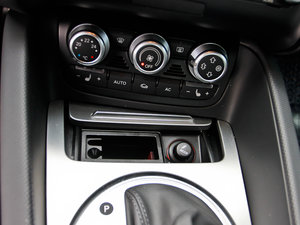 2013款45 TFSI 白色经典版 中控区
