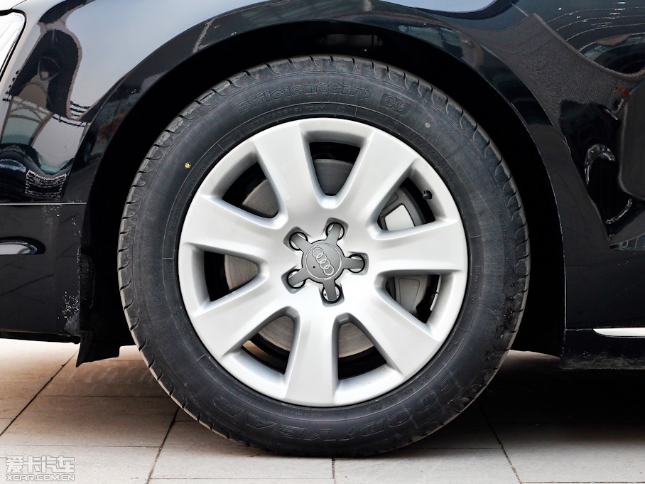 2013?yun)WA8 30 FSI m