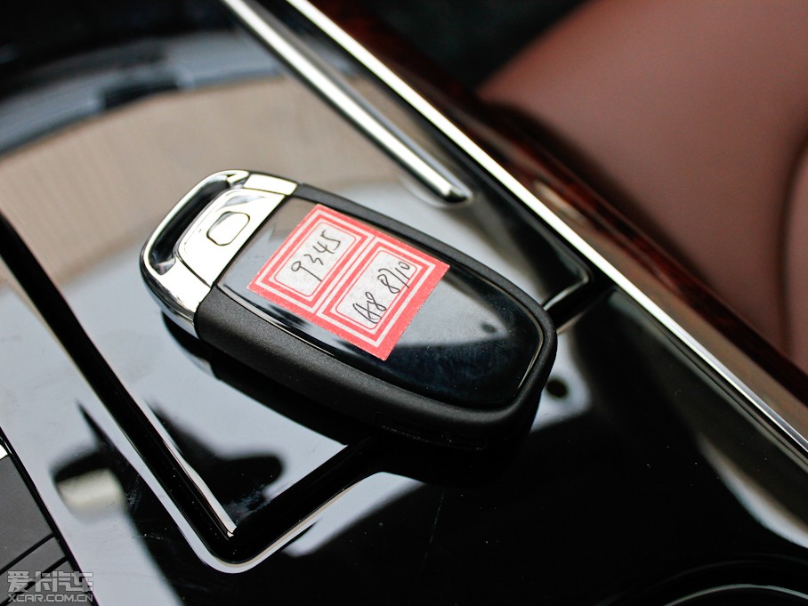 2013?yun)WA8 30 FSI m