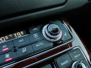 2013款55 TFSI quattro 豪华型 中控区