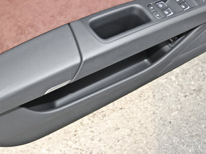 2013款45 TFSI quattro舒适型 前门储物空间