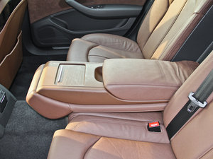 2013款45 TFSI quattro舒适型 后排中央扶手