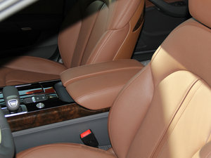 2013款45 TFSI quattro豪华型 中央扶手箱
