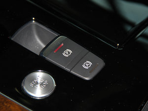 2013款45 TFSI quattro豪华型 驻车制动器