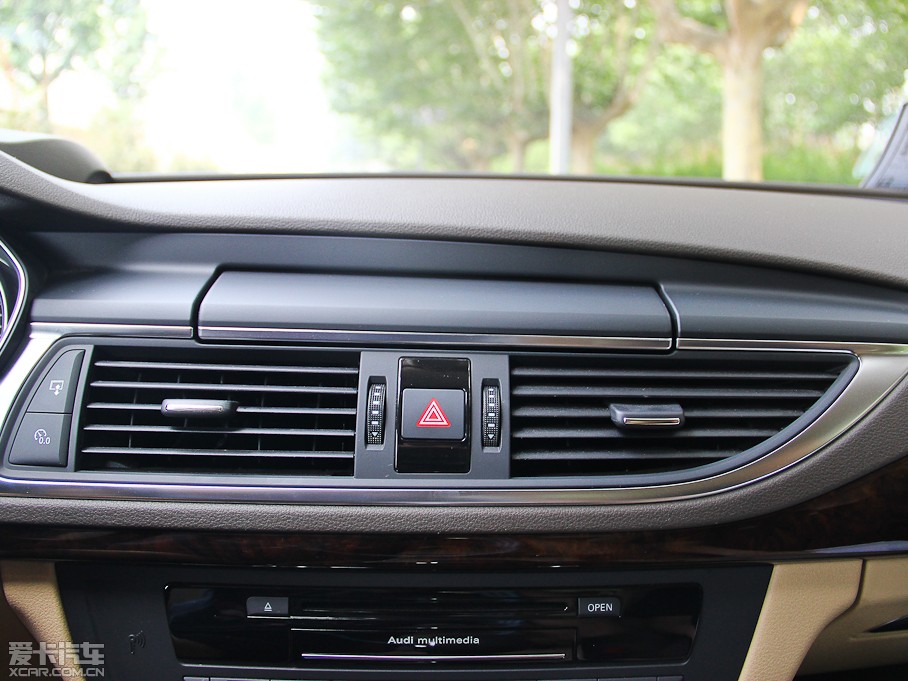 2013��W��A7 50TFSI quattro���A��