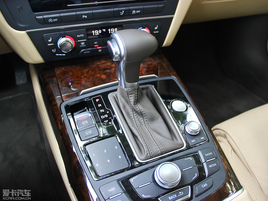 2013��W��A7 50TFSI quattro���A��