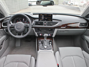 2013款50TFSI quattro豪华版 中控区