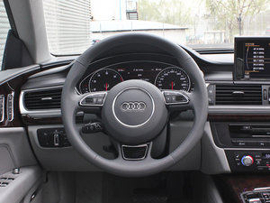 2013款50TFSI quattro豪华版 中控区