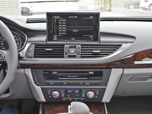 2013款50TFSI quattro豪华版 中控区