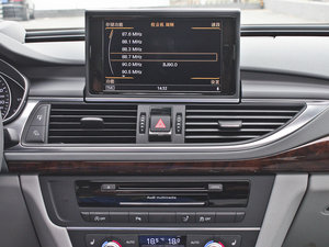 2013款50TFSI quattro豪华版 中控区