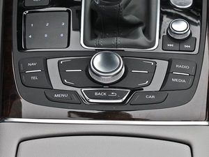 2013款50TFSI quattro豪华版 中控区