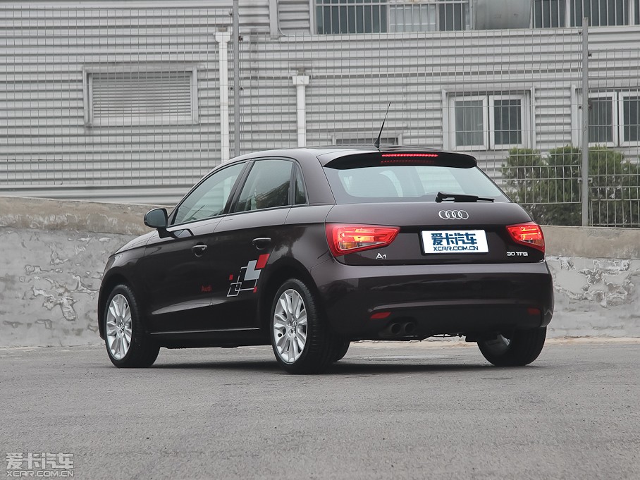 2013WA1 30 TFSI Sportback Urban