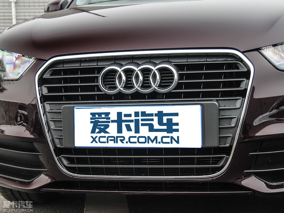 2013?yun)WA1 30 TFSI Sportback Urban